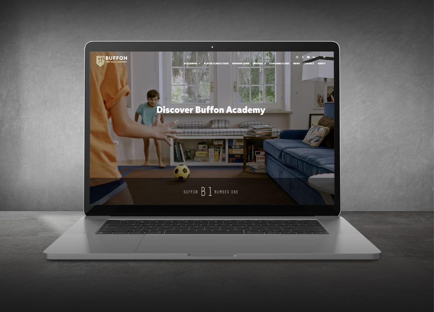 Sitio web de Buffon Academy en laptop